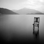 Chaise sur un lac